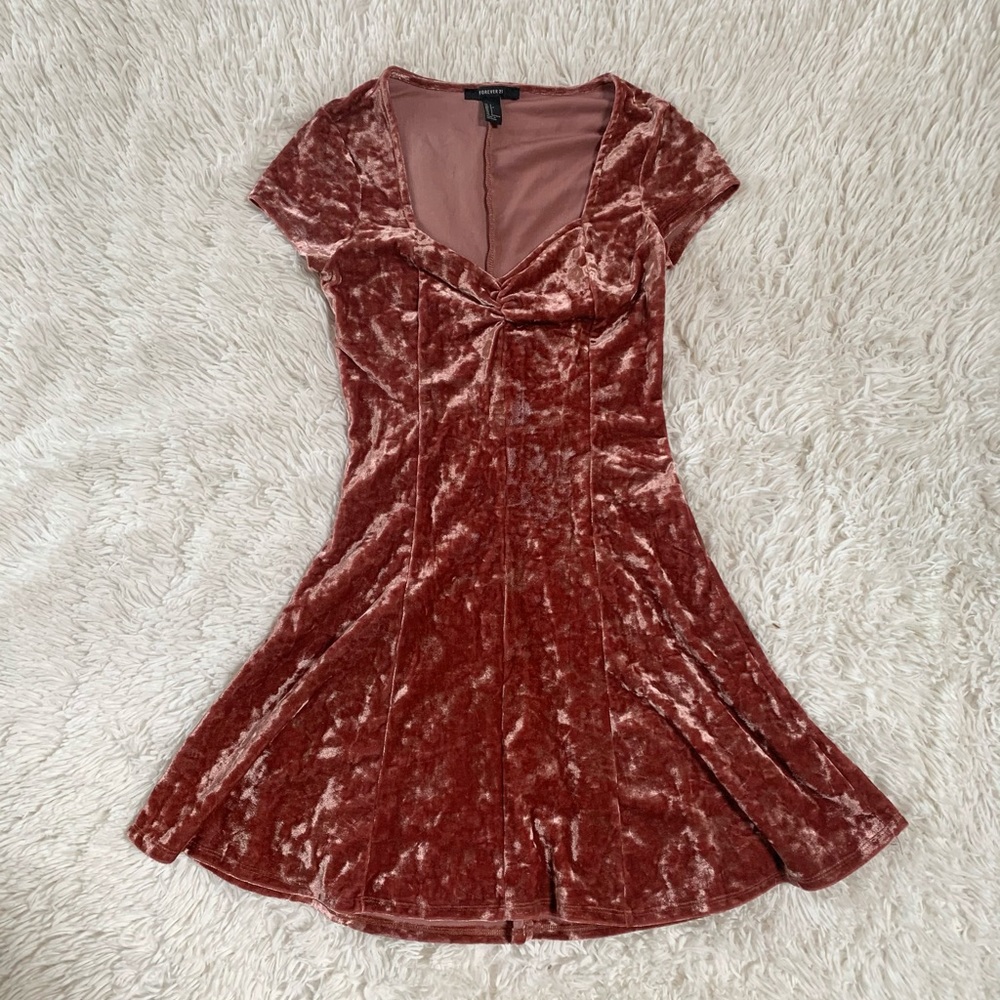 🦋NWOT velvet sweetheart dress